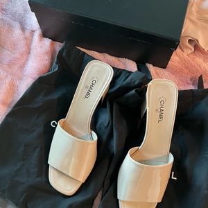 38.5 Chanel Mod Art Mules Beige and Black